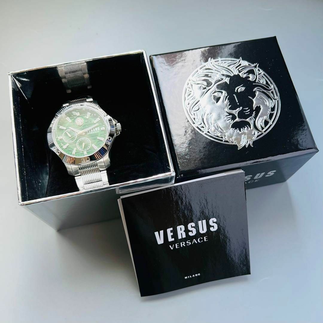 VERSACE(ヴェルサーチ)のヴェルサス ヴェルサーチ 腕時計 メンズ 新品クォーツ グリーン ケース付属 緑 メンズの時計(腕時計(アナログ))の商品写真