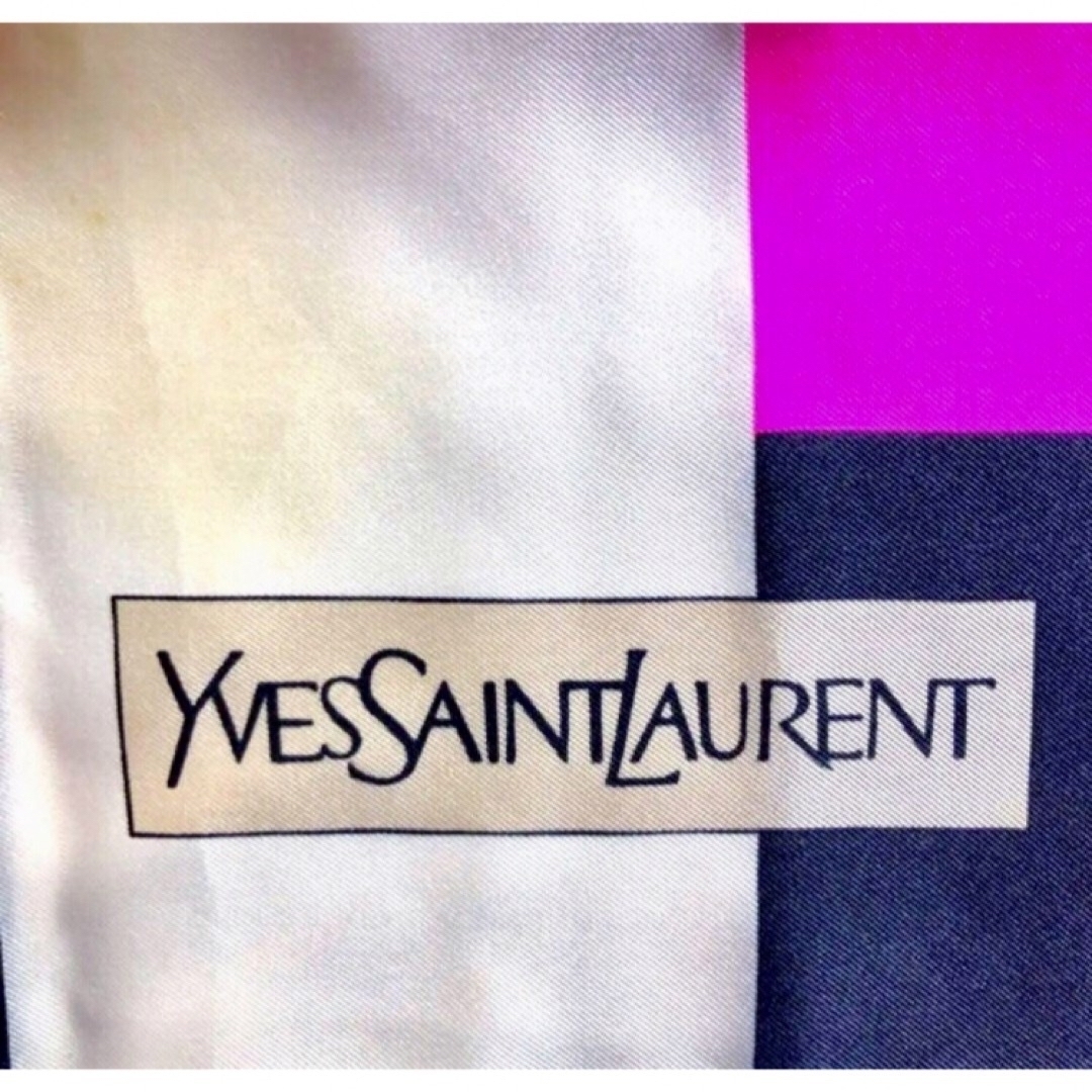 Saint Laurent(サンローラン)の鑑定済 日本製 タグ有 サンローラン SAINT LAUREN シルク スカーフ レディースのファッション小物(バンダナ/スカーフ)の商品写真