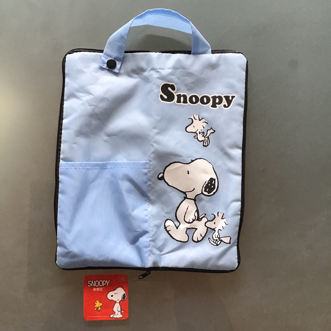 SNOOPY(スヌーピー)のスヌーピー　マルチに使える傘カバー　新品未使用　ブルー エンタメ/ホビーのおもちゃ/ぬいぐるみ(キャラクターグッズ)の商品写真