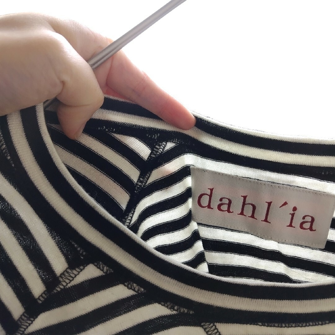 Dahlia(ダリア)の良品 dahl'ia フリルカットソー  七分袖 白×黒 ボーダー ペプラム レディースのトップス(カットソー(長袖/七分))の商品写真