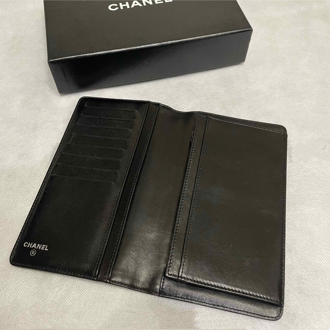 CHANEL - 美品✨シャネル✨カメリア二つ折り長財布 ラムスキン ...