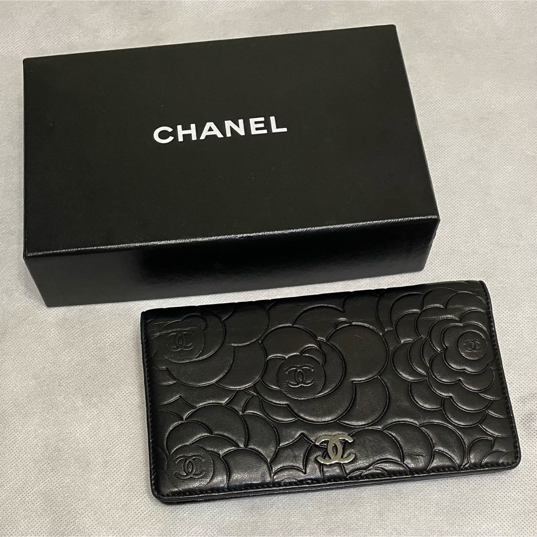 CHANEL - 美品✨シャネル✨カメリア二つ折り長財布 ラムスキン ...