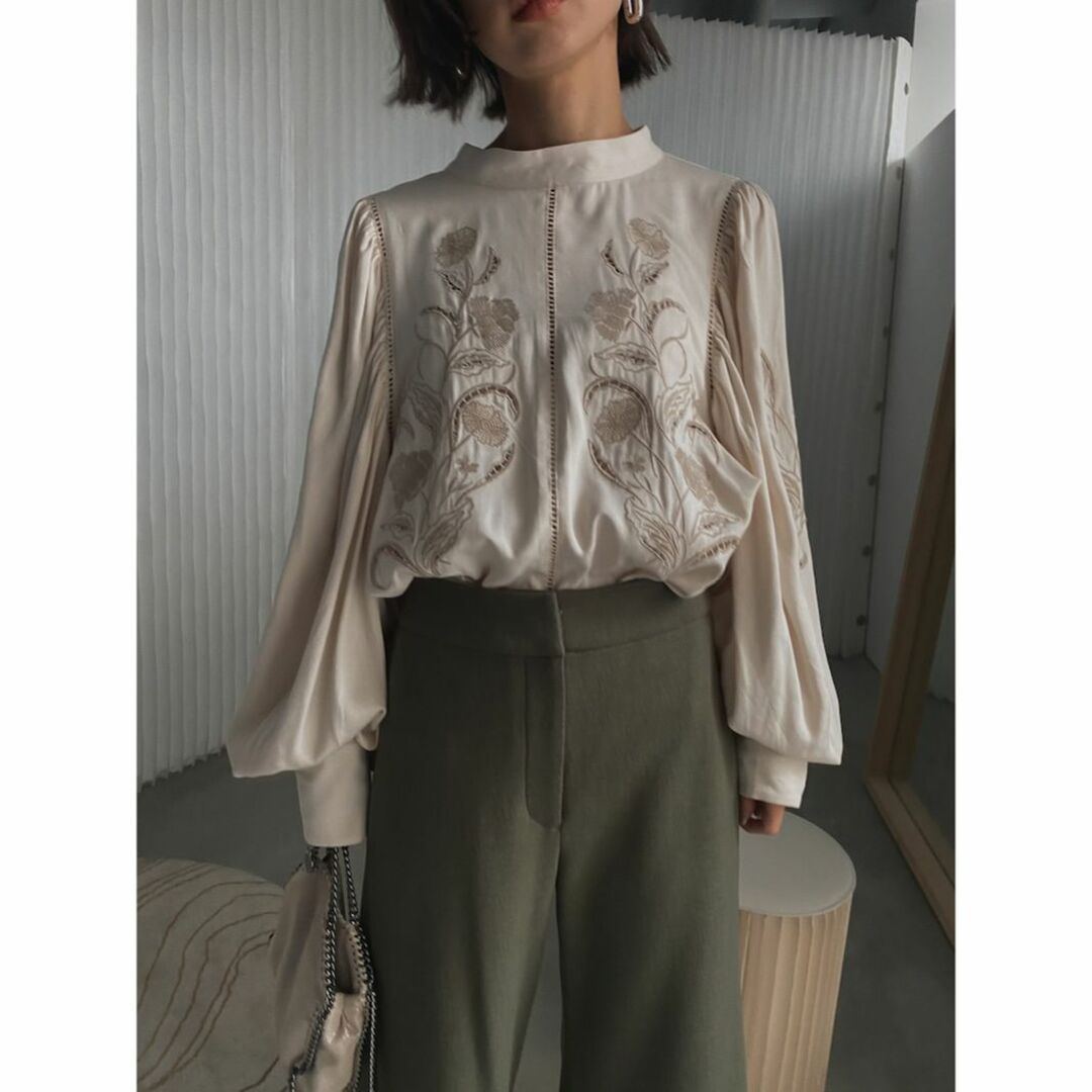 AMERI  LADY EMBROIDERY PUFF BLOUSE