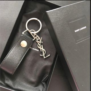 ysl イヴサンローラン　キーチェーンフリンジロゴ　ha