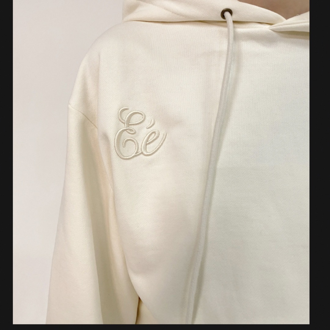 épine(エピヌ)のEé embroidery hoodie onepiece ivory レディースのワンピース(ロングワンピース/マキシワンピース)の商品写真