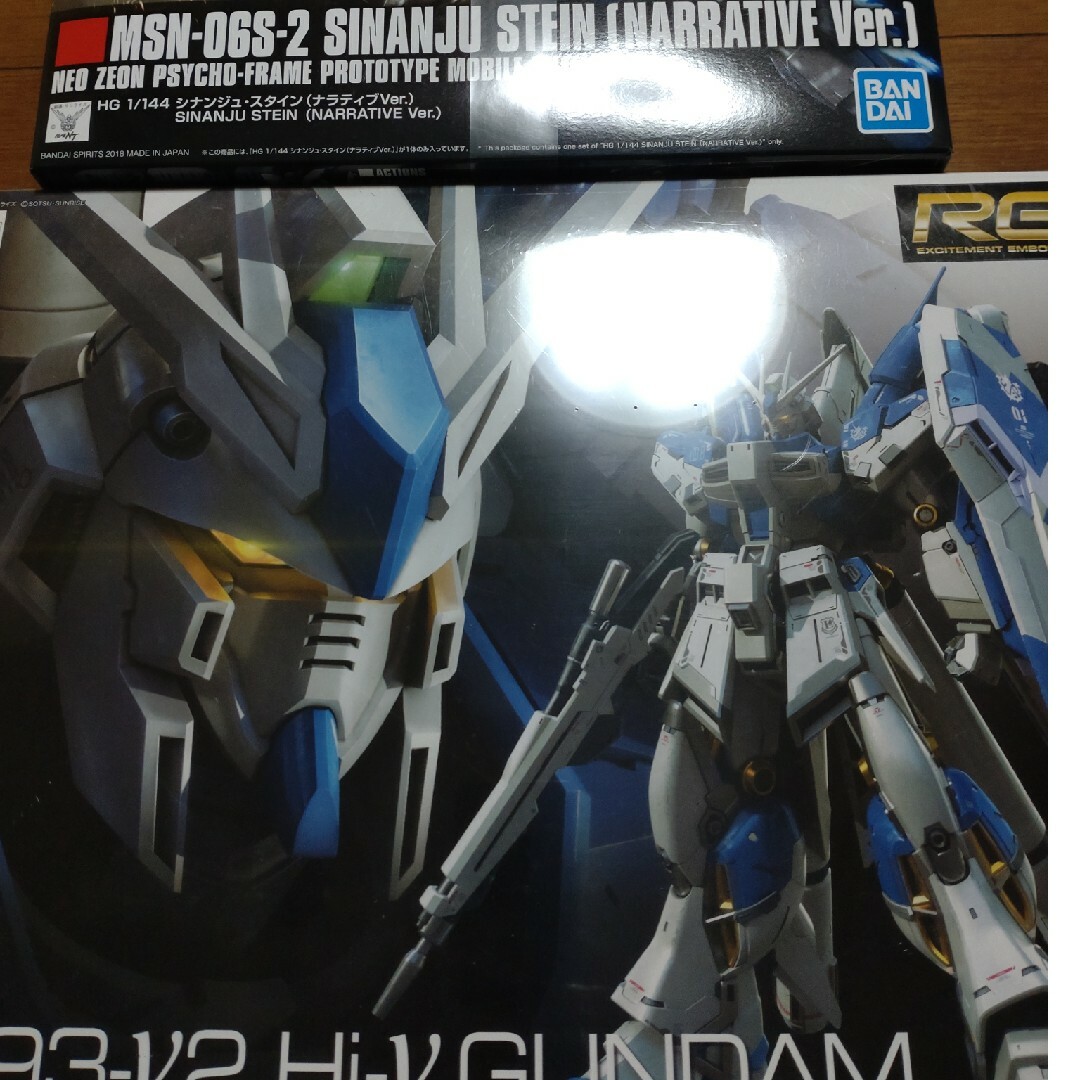 Real Grade（BANDAI）(リアルグレード)のRG Hi-νガンダム&HGUC シナンジュ・スタイン エンタメ/ホビーのおもちゃ/ぬいぐるみ(模型/プラモデル)の商品写真