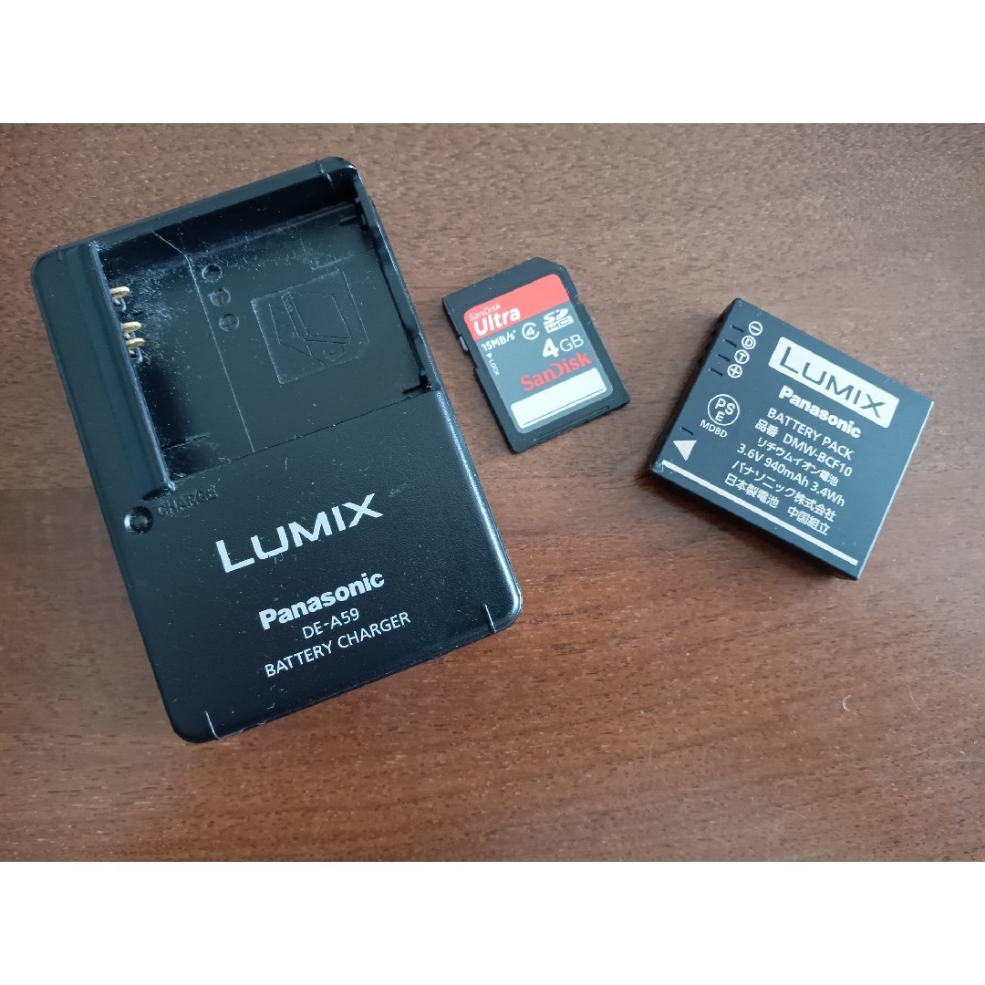 Panasonic(パナソニック)の【中古品】DMC-FX70 リュクスゴールド スマホ/家電/カメラのカメラ(コンパクトデジタルカメラ)の商品写真