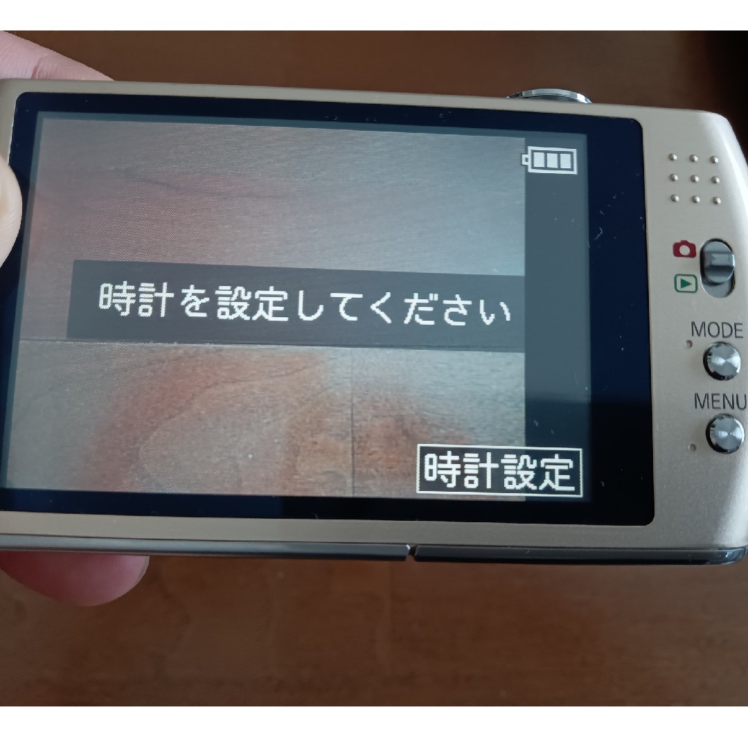 Panasonic(パナソニック)の【中古品】DMC-FX70 リュクスゴールド スマホ/家電/カメラのカメラ(コンパクトデジタルカメラ)の商品写真