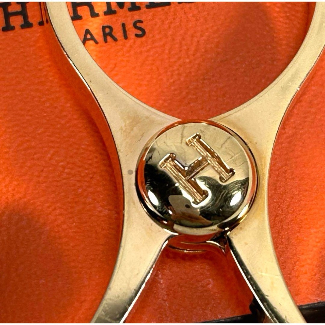 Hermes(エルメス)の美品　エルメス　HERMES グローブホルダー　フィルー　ゴールド レディースのアクセサリー(チャーム)の商品写真