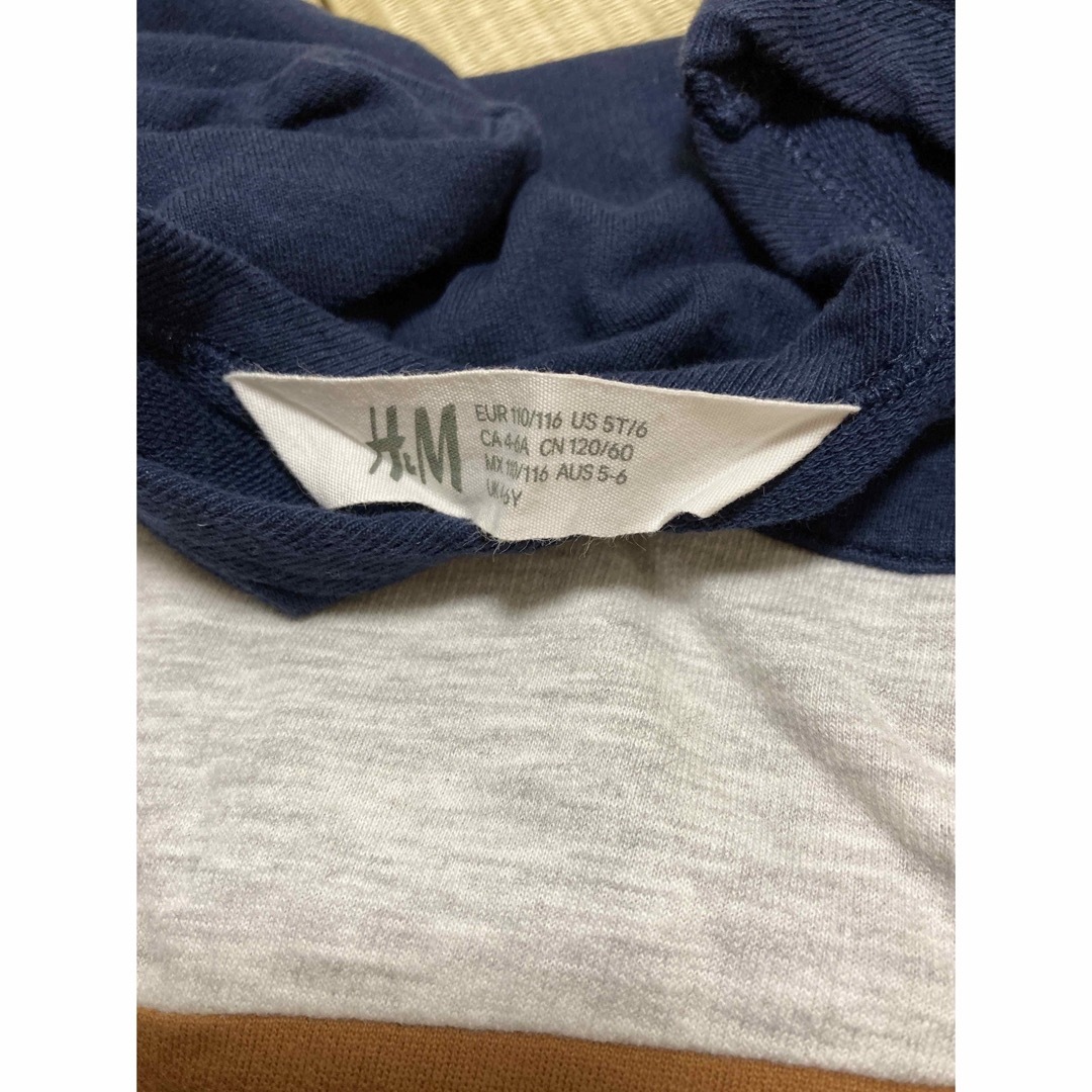 H&M(エイチアンドエム)のH&MキッズロンT120 キッズ/ベビー/マタニティのキッズ服男の子用(90cm~)(Tシャツ/カットソー)の商品写真
