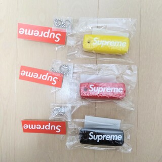 シュプリーム(Supreme)のSupreme Floating Keychain 赤 黒 黄 3色セット(キーホルダー)