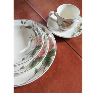 ノリタケ(Noritake)のレア☆ノリタケ ケルトクラフト  テーブルウェア カップ＆ソーサー４人分セット♪(テーブル用品)