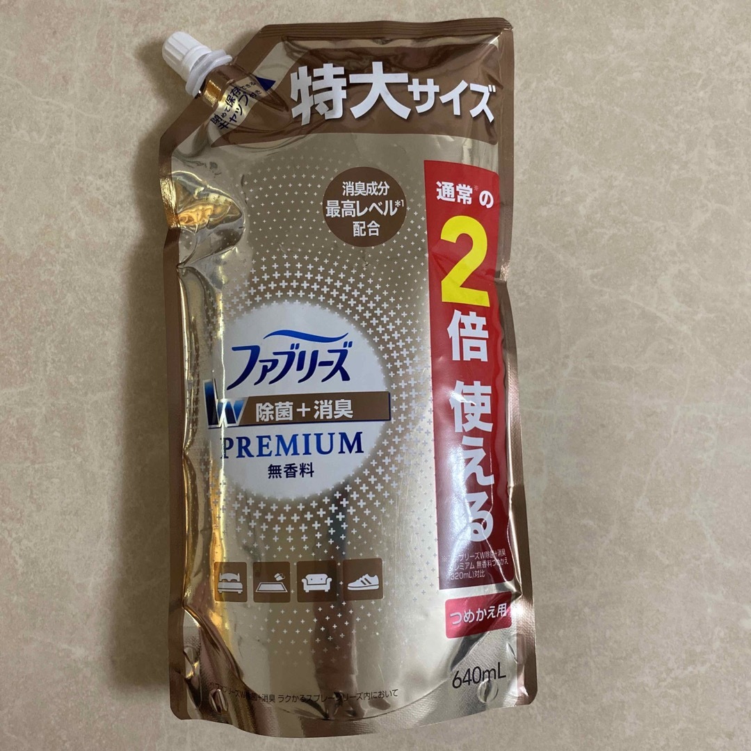 P&G(ピーアンドジー)の2/5 ファブリーズＷ除菌＋消臭 プレミアム 無香料 詰め替え 640mL×2個 インテリア/住まい/日用品の日用品/生活雑貨/旅行(日用品/生活雑貨)の商品写真