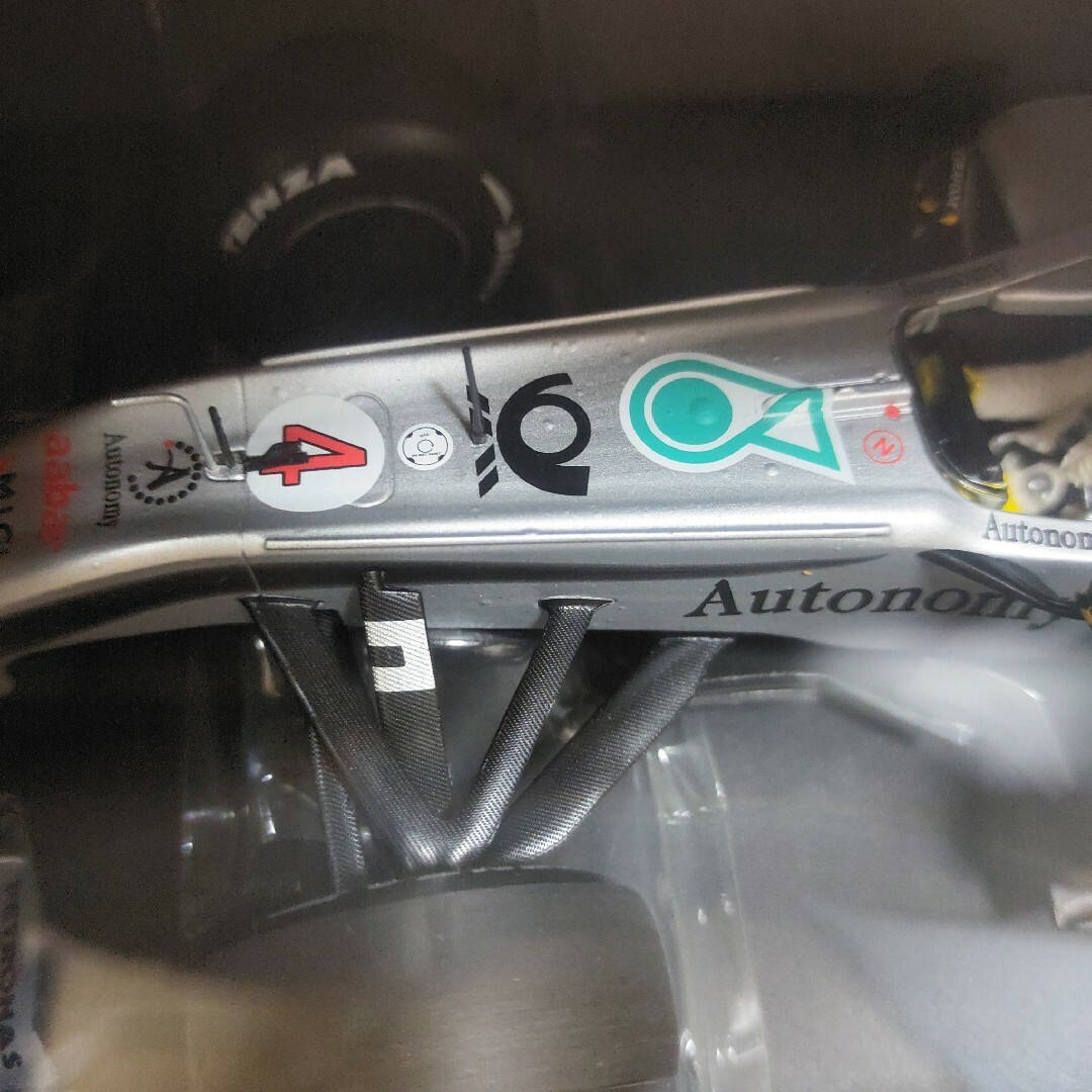 ミニカー【Mercedes GP 1/18 F1 Team MGP W01】 1