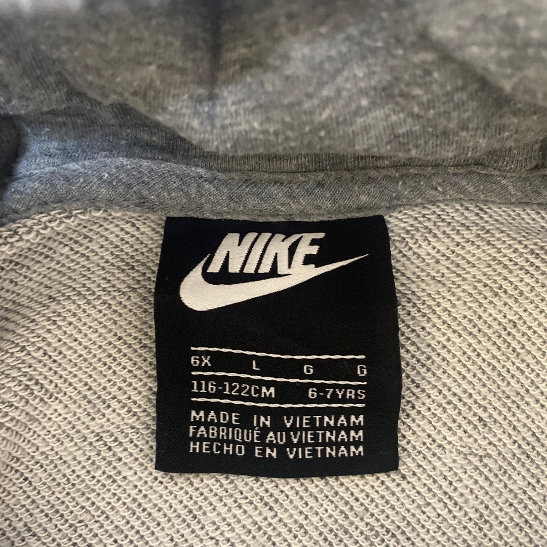 NIKE(ナイキ)の【値下げ】NIKE ジュニア　スウェットパーカ　120 キッズ/ベビー/マタニティのキッズ服女の子用(90cm~)(Tシャツ/カットソー)の商品写真