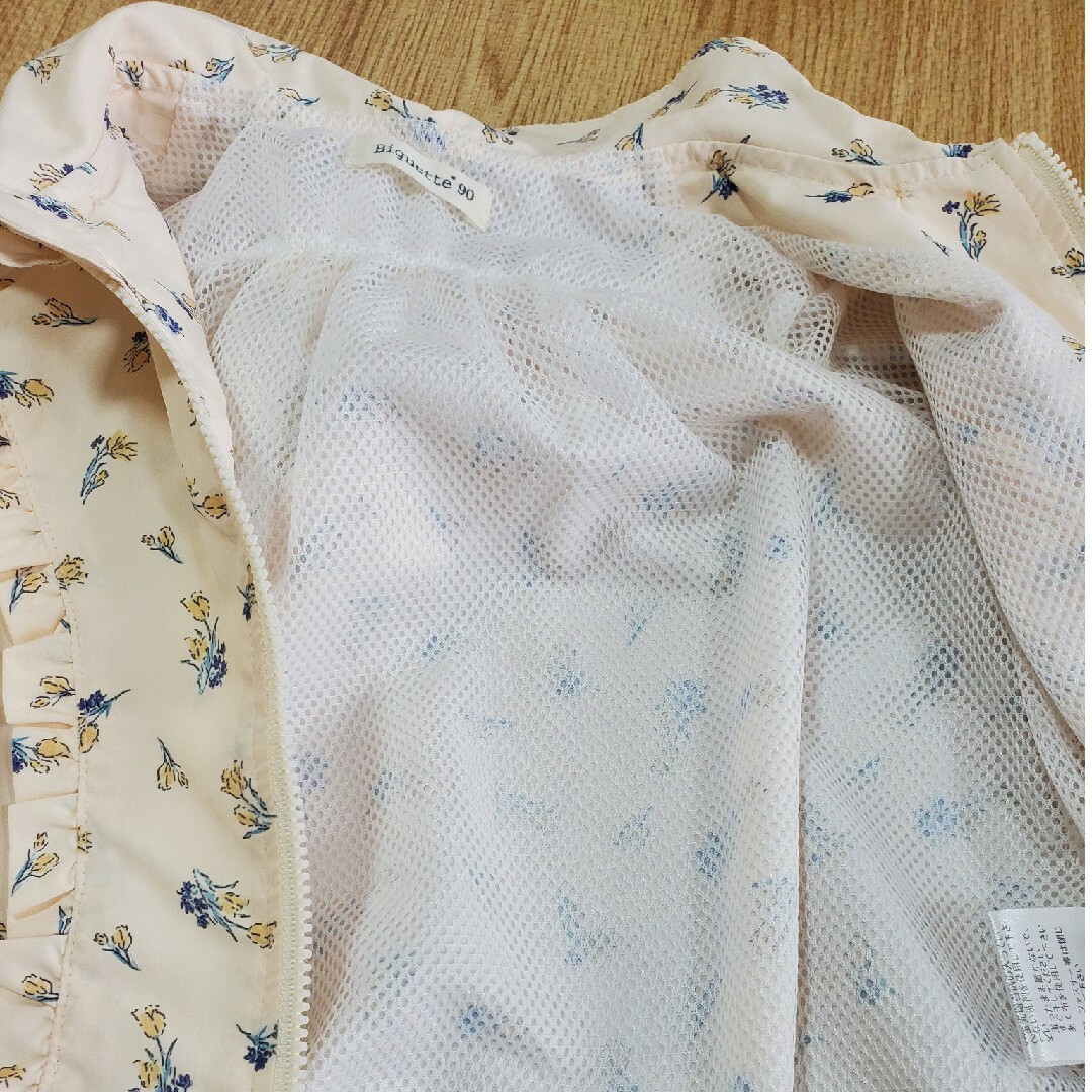 Biquette(ビケット)のBiquetteウィンドブレーカー90サイズ キッズ/ベビー/マタニティのキッズ服女の子用(90cm~)(ジャケット/上着)の商品写真