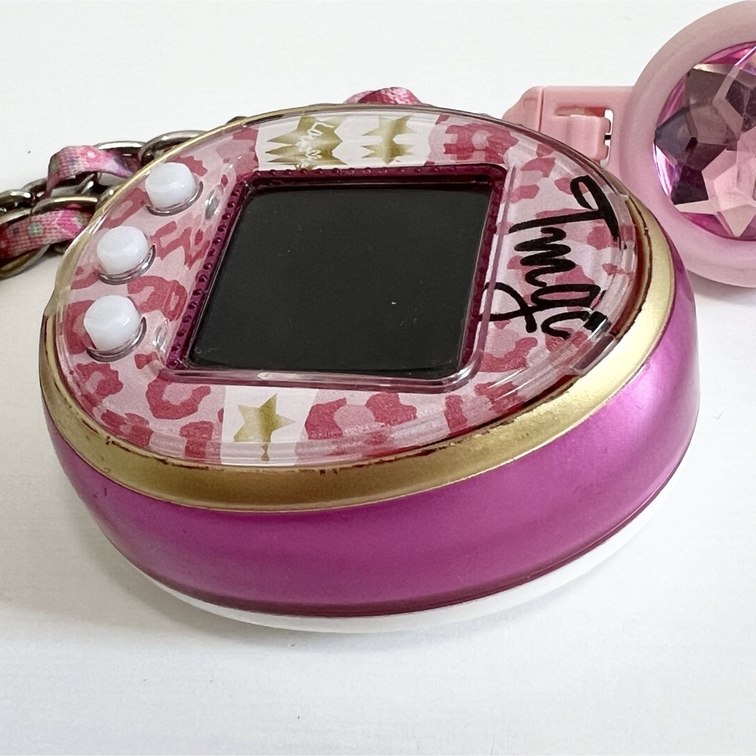 BANDAI(バンダイ)のたまごっち4U たまごっちフォーユー TAMAGOTCHI 4U ピンク エンタメ/ホビーのゲームソフト/ゲーム機本体(携帯用ゲーム機本体)の商品写真