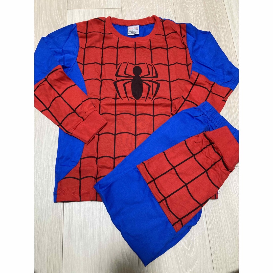 なりきりスパイダーマン　長袖パジャマ　120 キッズ/ベビー/マタニティのキッズ服男の子用(90cm~)(パジャマ)の商品写真