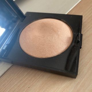 ローラメルシエ(laura mercier)のローラ メルシエ マットラディアンス ベイクドパウダー ハイライト 01(フェイスパウダー)