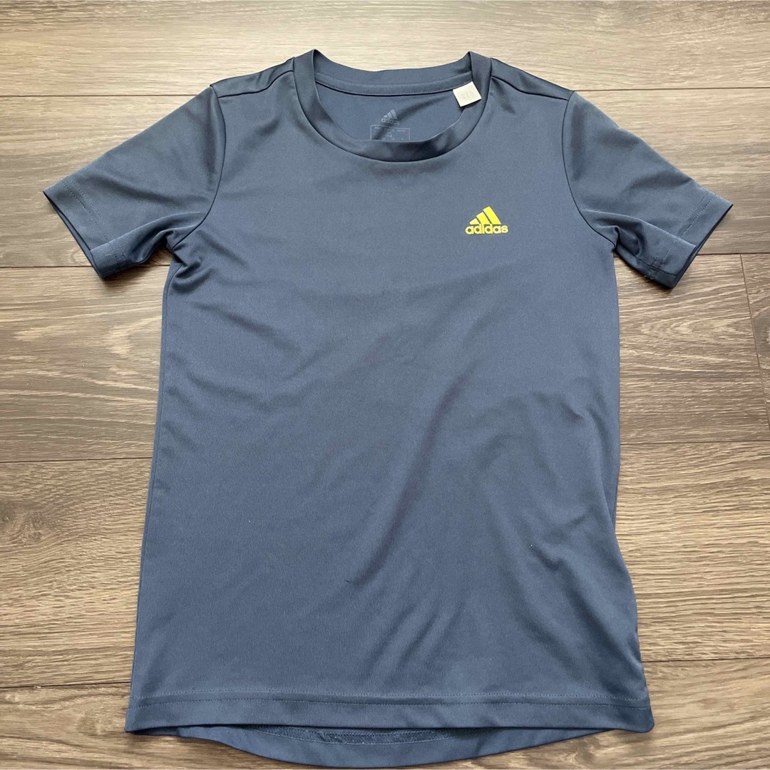 adidas(アディダス)のadidas Tシャツ130男の子 キッズ/ベビー/マタニティのキッズ服男の子用(90cm~)(Tシャツ/カットソー)の商品写真