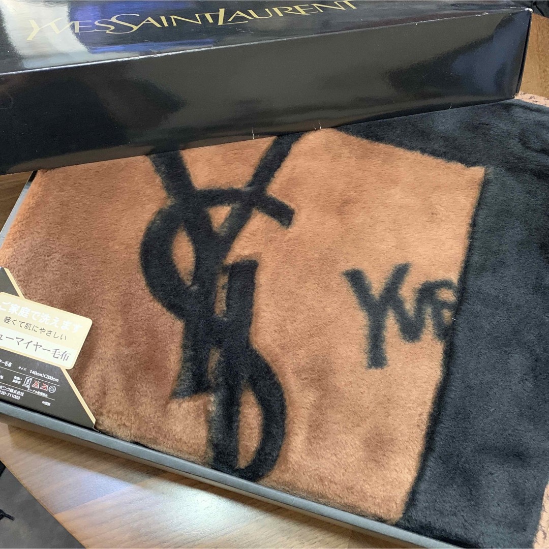 Yves Saint Laurent(イヴサンローラン)の最終値下げしました‼︎ イヴ・サンローラン　ニューマイヤー毛布 インテリア/住まい/日用品の寝具(毛布)の商品写真