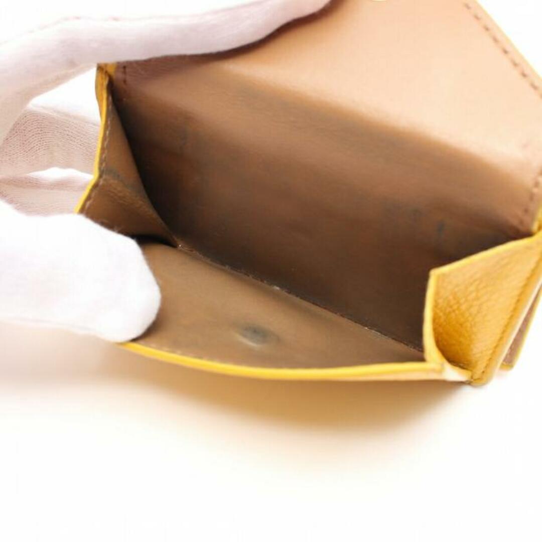 PRADA(プラダ)の コンパクトウォレット 三つ折り財布 レザー イエロー メタルロゴ レディースのファッション小物(財布)の商品写真