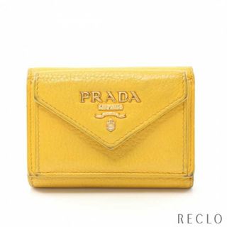 プラダ(PRADA)の コンパクトウォレット 三つ折り財布 レザー イエロー メタルロゴ(財布)