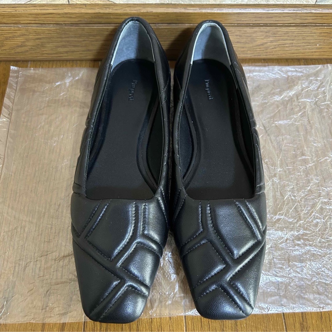 TOMORROWLAND(トゥモローランド)の美品　パープレッド　パンプス　キルティング　フラット　黒　トゥモローランド レディースの靴/シューズ(ハイヒール/パンプス)の商品写真