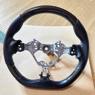 リアル(REAL)の【美品】REAL ステアリング ブラックカーボン（ブラックユーロステッチ）(車内アクセサリ)