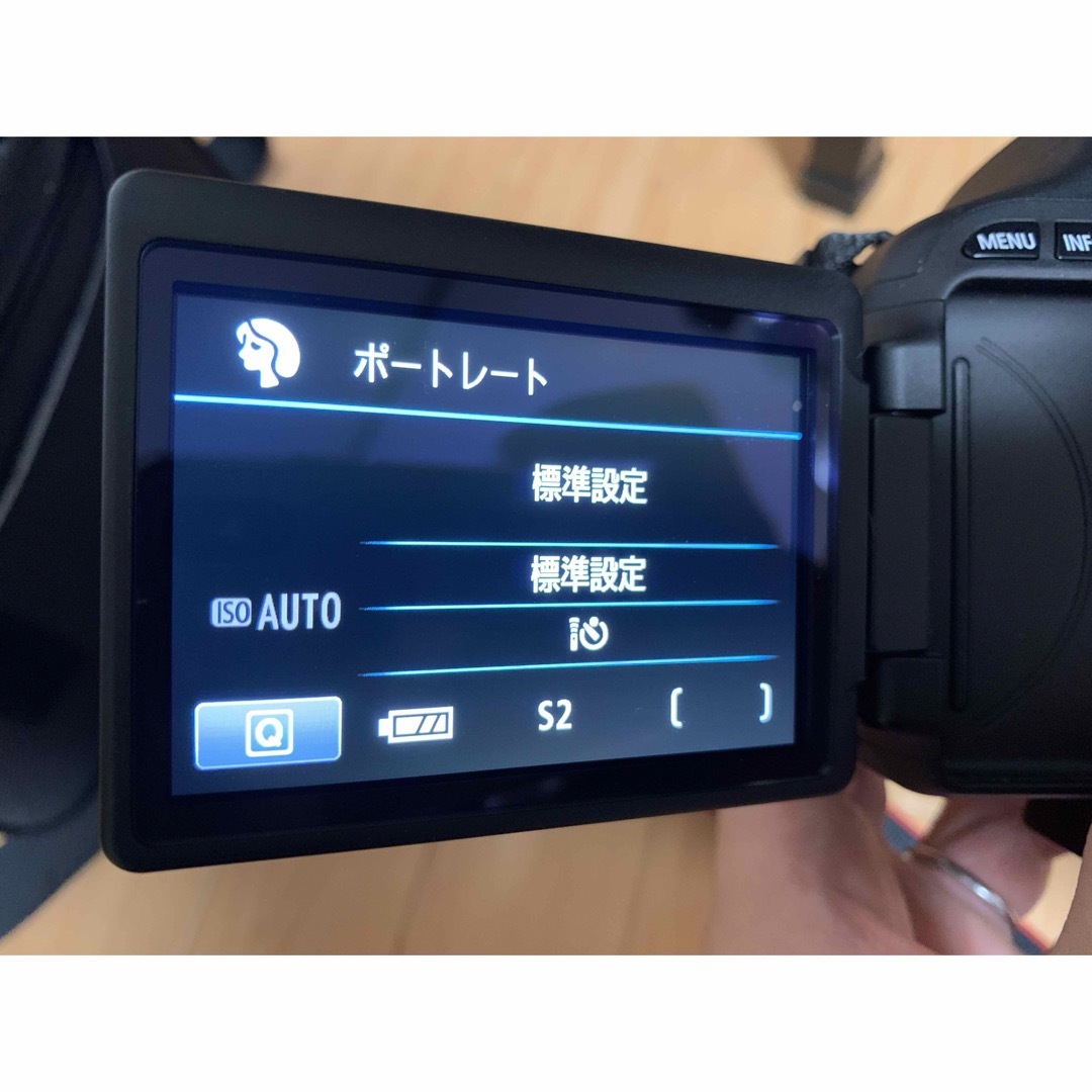 Canon(キヤノン)のCanon EOS KISS X5 Wズームキット スマホ/家電/カメラのカメラ(デジタル一眼)の商品写真