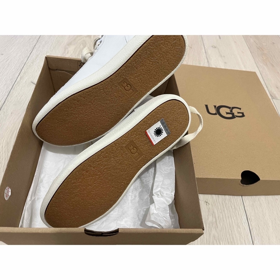 【新品】レア！ UGG オリーブ 白革ブーツ