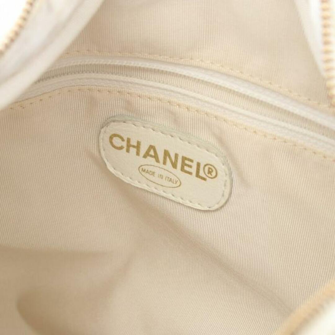 CHANEL(シャネル)のココマーク ワンショルダーバッグ レザー ホワイト ゴールド金具 レディースのバッグ(ショルダーバッグ)の商品写真