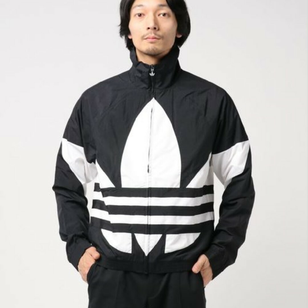 adidasトラックジャケットです。