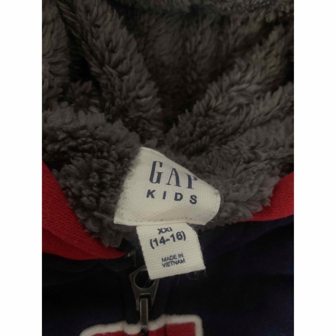 GAP(ギャップ)のGAP裏起毛パーカー160美品ネイビー キッズ/ベビー/マタニティのキッズ服男の子用(90cm~)(ジャケット/上着)の商品写真