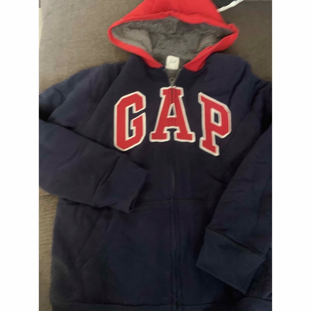 GAP(ギャップ)のGAP裏起毛パーカー160美品ネイビー キッズ/ベビー/マタニティのキッズ服男の子用(90cm~)(ジャケット/上着)の商品写真