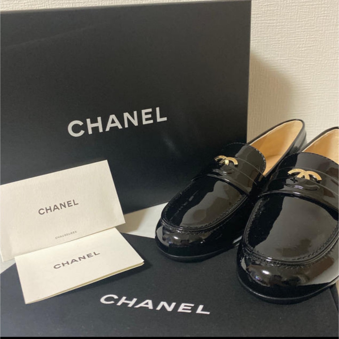 CHANEL(シャネル)のシャネル　エナメル　ローファー レディースの靴/シューズ(ローファー/革靴)の商品写真