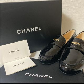 シャネル(CHANEL)のシャネル　エナメル　ローファー(ローファー/革靴)