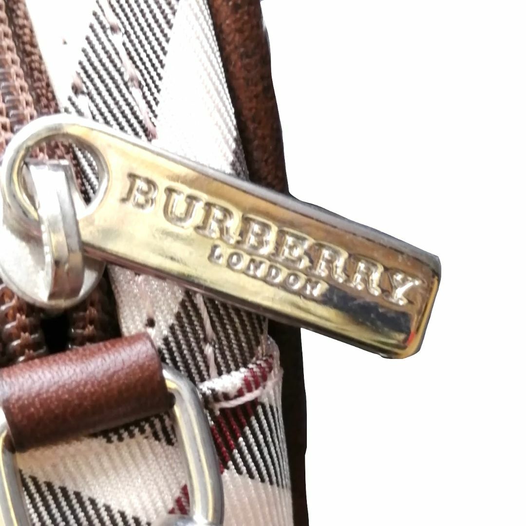 BURBERRY BLUE LABEL(バーバリーブルーレーベル)の美品！Burberry バーバリー BLUE LABEL レディース ミニポーチ レディースのバッグ(その他)の商品写真