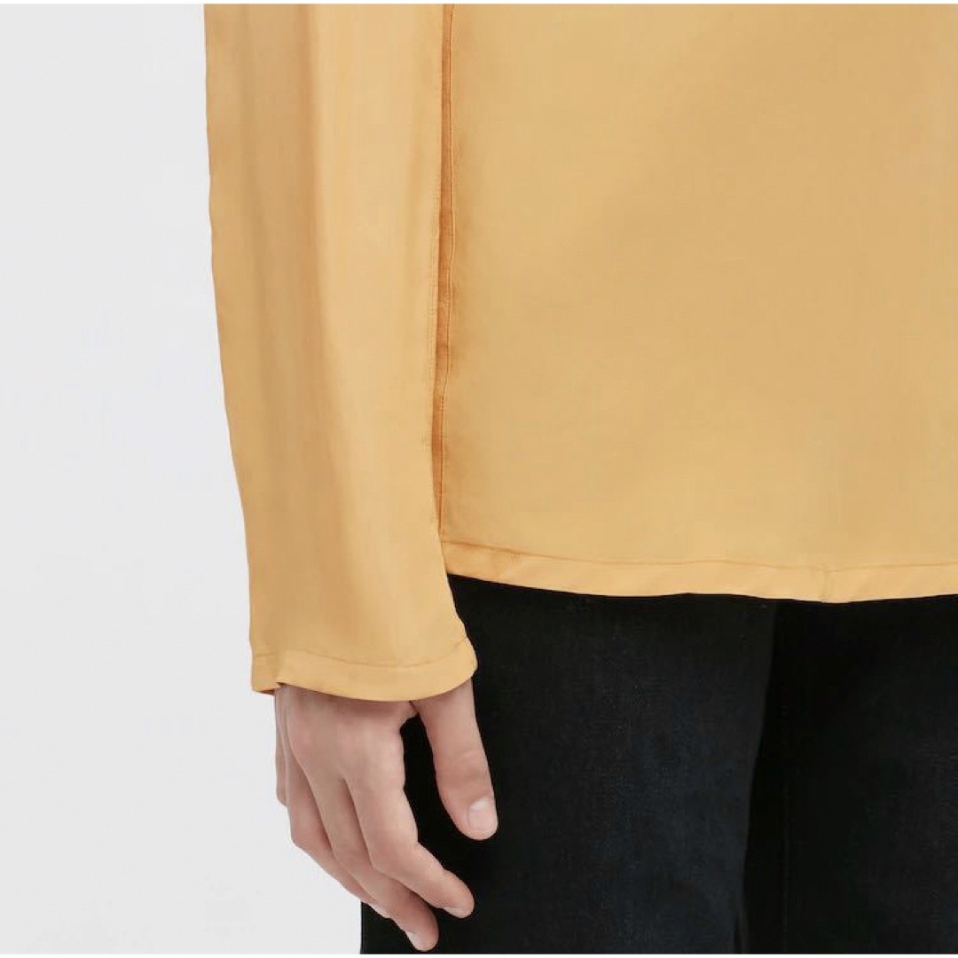 UNIQLO(ユニクロ)の新品　ユニクロ　シャイニーレーヨンブラウス（長袖）46Yellow Mサイズ レディースのトップス(シャツ/ブラウス(長袖/七分))の商品写真