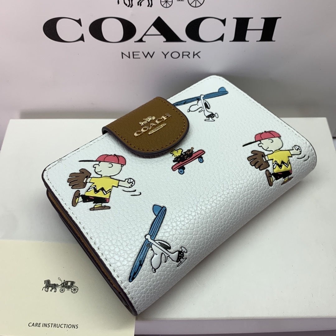 COACH 新品　二つ折り財布 C4899 PEANUTS スヌーピー チョーク