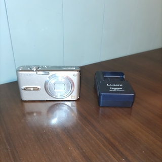パナソニック(Panasonic)のデジカメ　Pansonic　LUMIX(コンパクトデジタルカメラ)