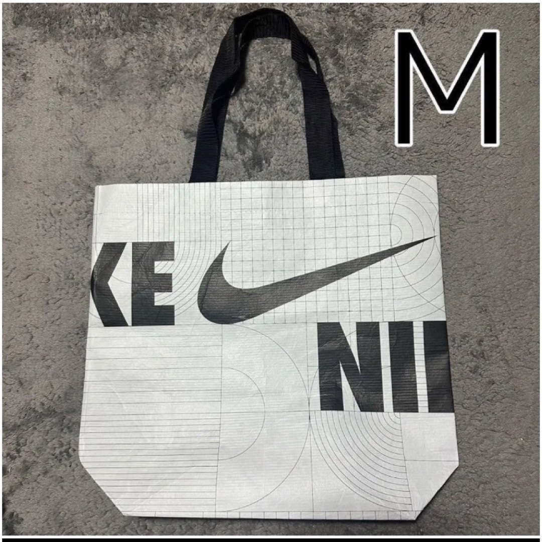 NIKE(ナイキ)のNIKE ショッピングバッグ　ショッパー レディースのバッグ(ショップ袋)の商品写真