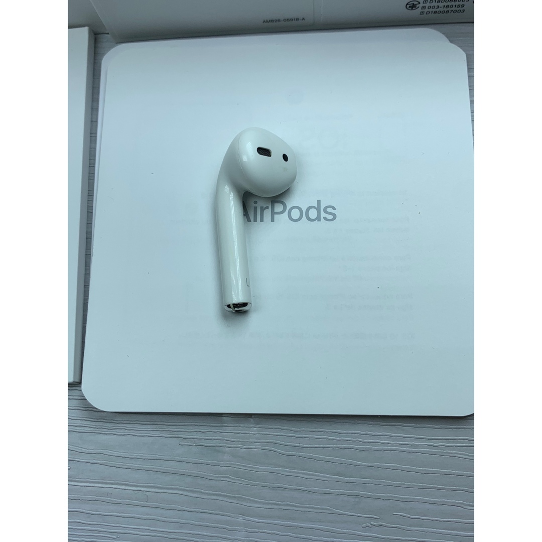 Apple(アップル)のApple AirPods 第1世代の左側イヤホンA1722のみ正規品動作品 スマホ/家電/カメラのオーディオ機器(ヘッドフォン/イヤフォン)の商品写真