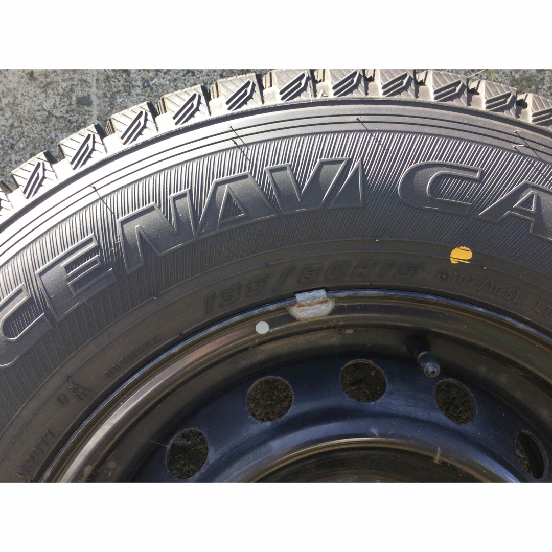 Goodyear(グッドイヤー)の※専用　ハイエース純正ホイール　スタッドレスタイヤセット 自動車/バイクの自動車(タイヤ・ホイールセット)の商品写真