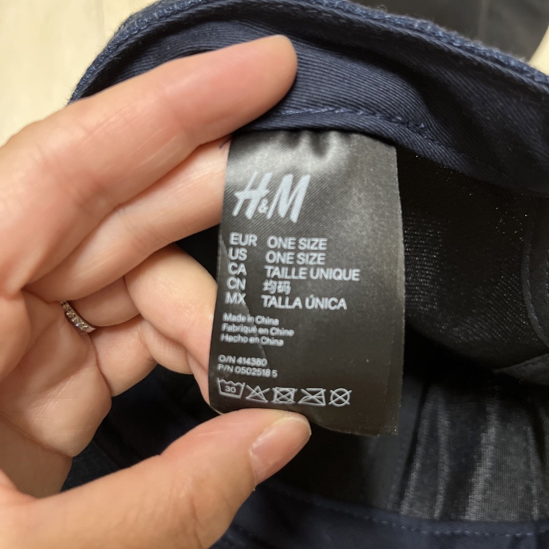 H&M(エイチアンドエム)のキャップ　大人用 メンズの帽子(キャップ)の商品写真