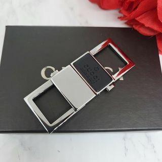 グッチ(Gucci)の【未使用に近い】 GUCCI グッチ キーホルダー ロゴ(キーホルダー)