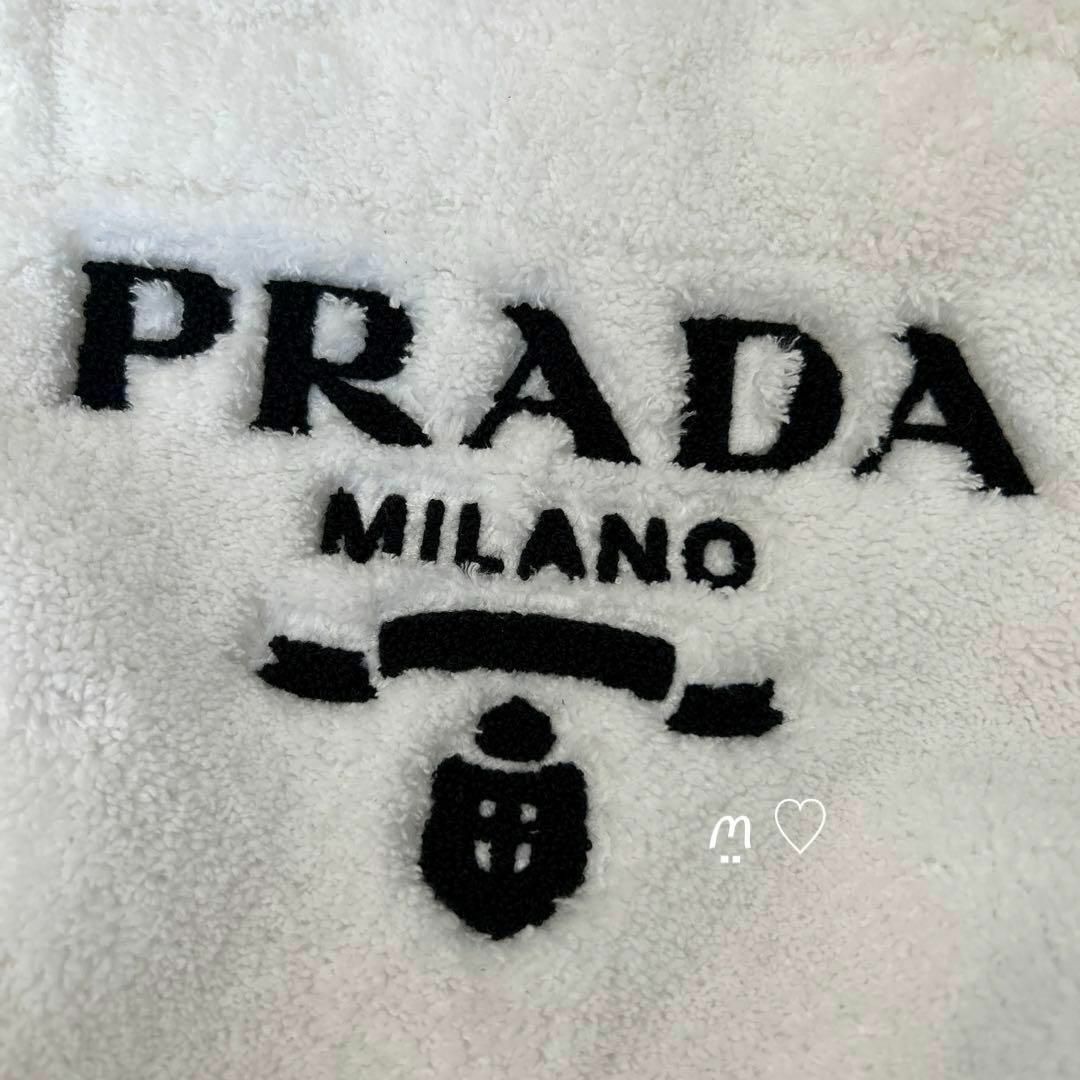 PRADA(プラダ)のPRADAプラダ　テリーミニトートバッグ　ホワイト　もこもこ　ファー　ショルダー レディースのバッグ(ショルダーバッグ)の商品写真