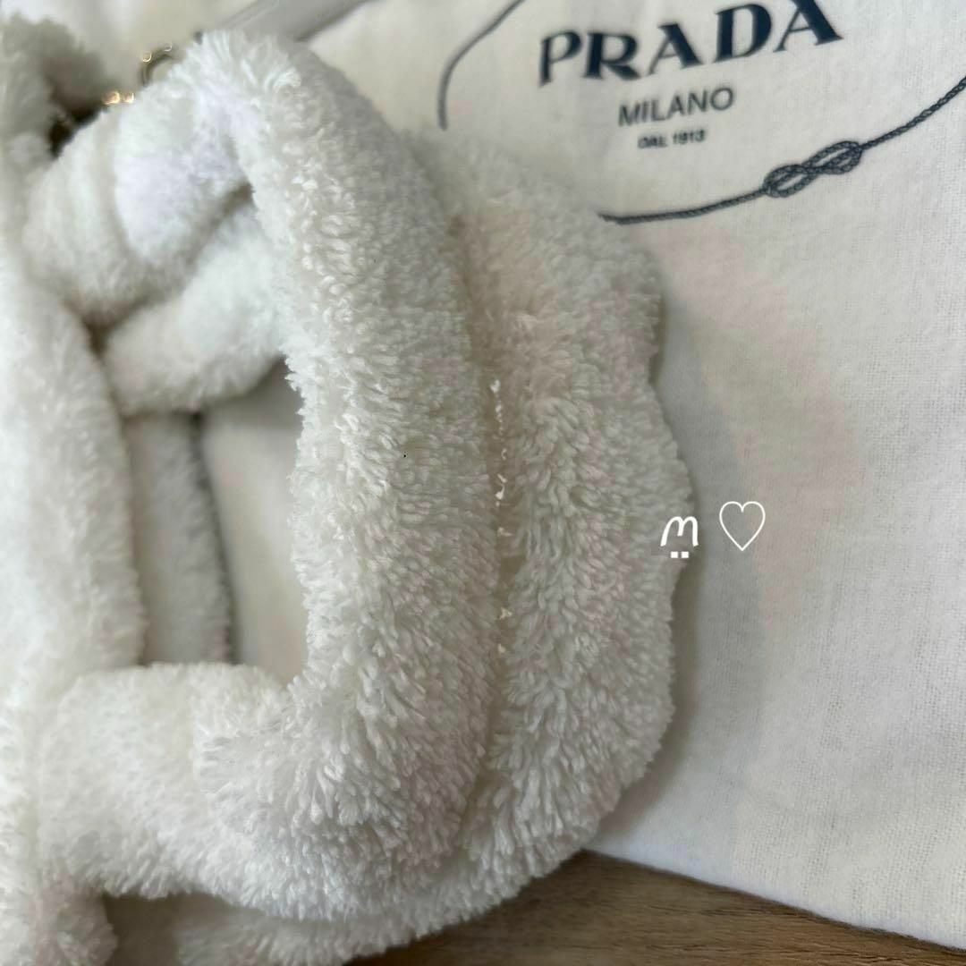 PRADA(プラダ)のPRADAプラダ　テリーミニトートバッグ　ホワイト　もこもこ　ファー　ショルダー レディースのバッグ(ショルダーバッグ)の商品写真