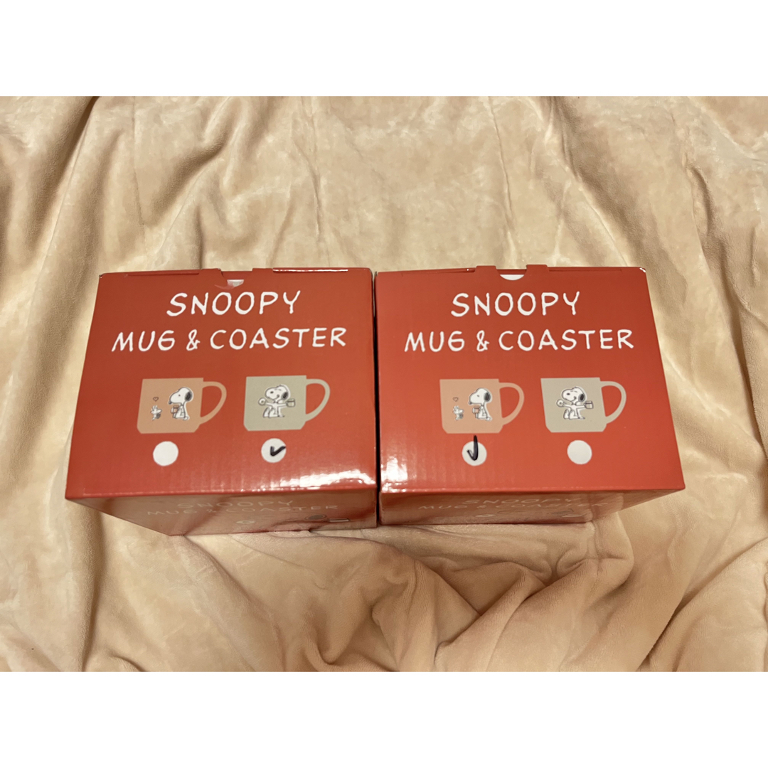 SNOOPY(スヌーピー)のSUOOPY MUG&COASTER  スヌーピー マグ&コースター　2個セット エンタメ/ホビーのおもちゃ/ぬいぐるみ(キャラクターグッズ)の商品写真