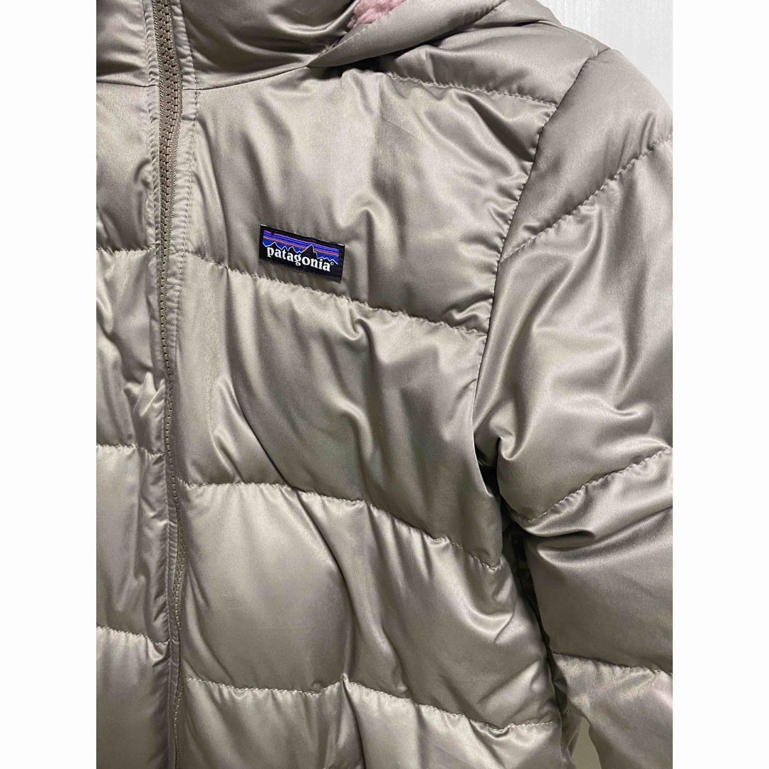 patagonia(パタゴニア)のパタゴニア  ガールズ ダウン パーカ ダウンコート フード付き キッズ/ベビー/マタニティのキッズ服女の子用(90cm~)(ジャケット/上着)の商品写真